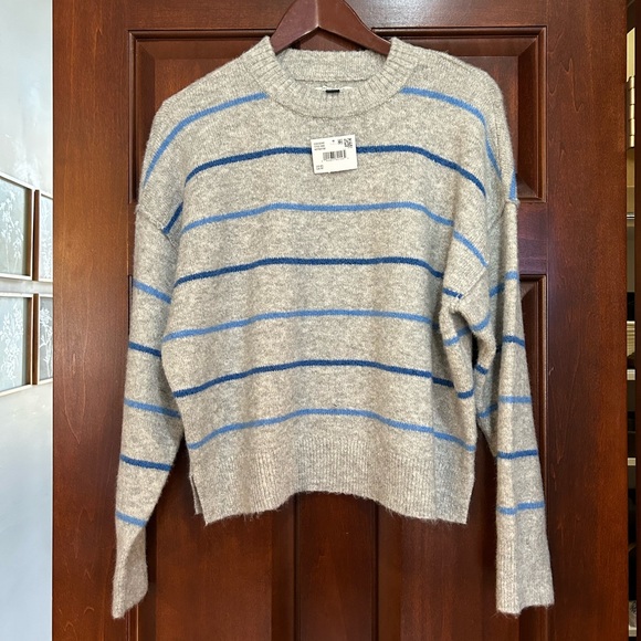 American Eagle Outfitters Sweaters - NWT American Eagle Oatmeal Gray With Blue Stripes Sweater XS Oversized